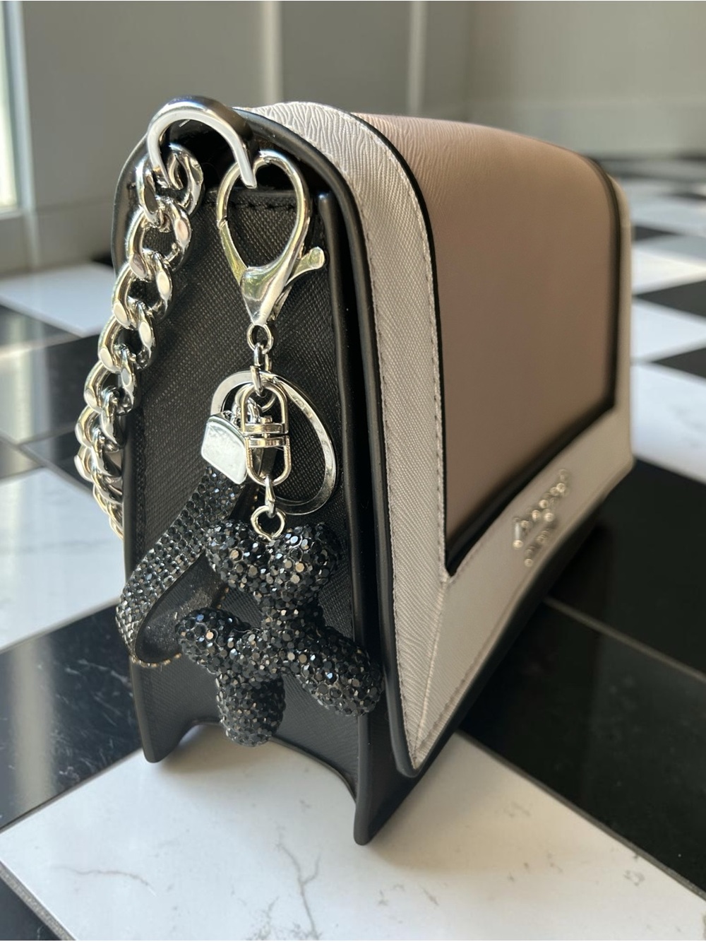 🆕🎈Jet Black Crystal Rhinestone Balloon Dog Keychain Charm NWT